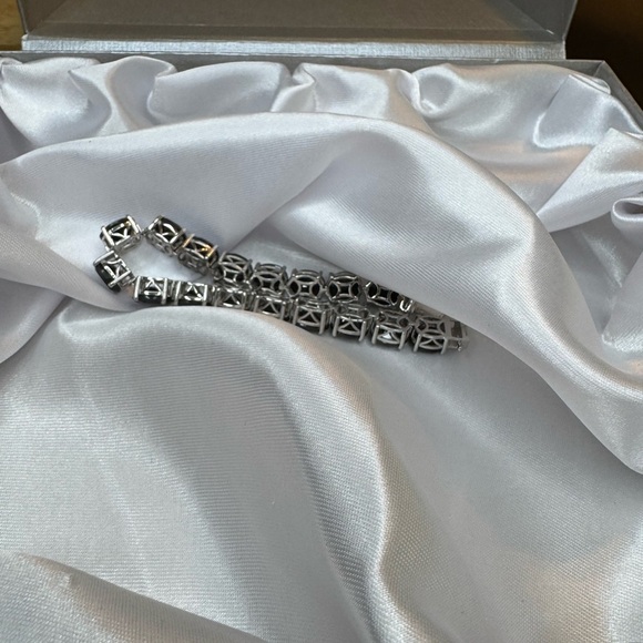 Karis Thai Black Spinel 57.60 ctw Bracelet in Platinum Bond (7.25 In) - Picture 3 of 5